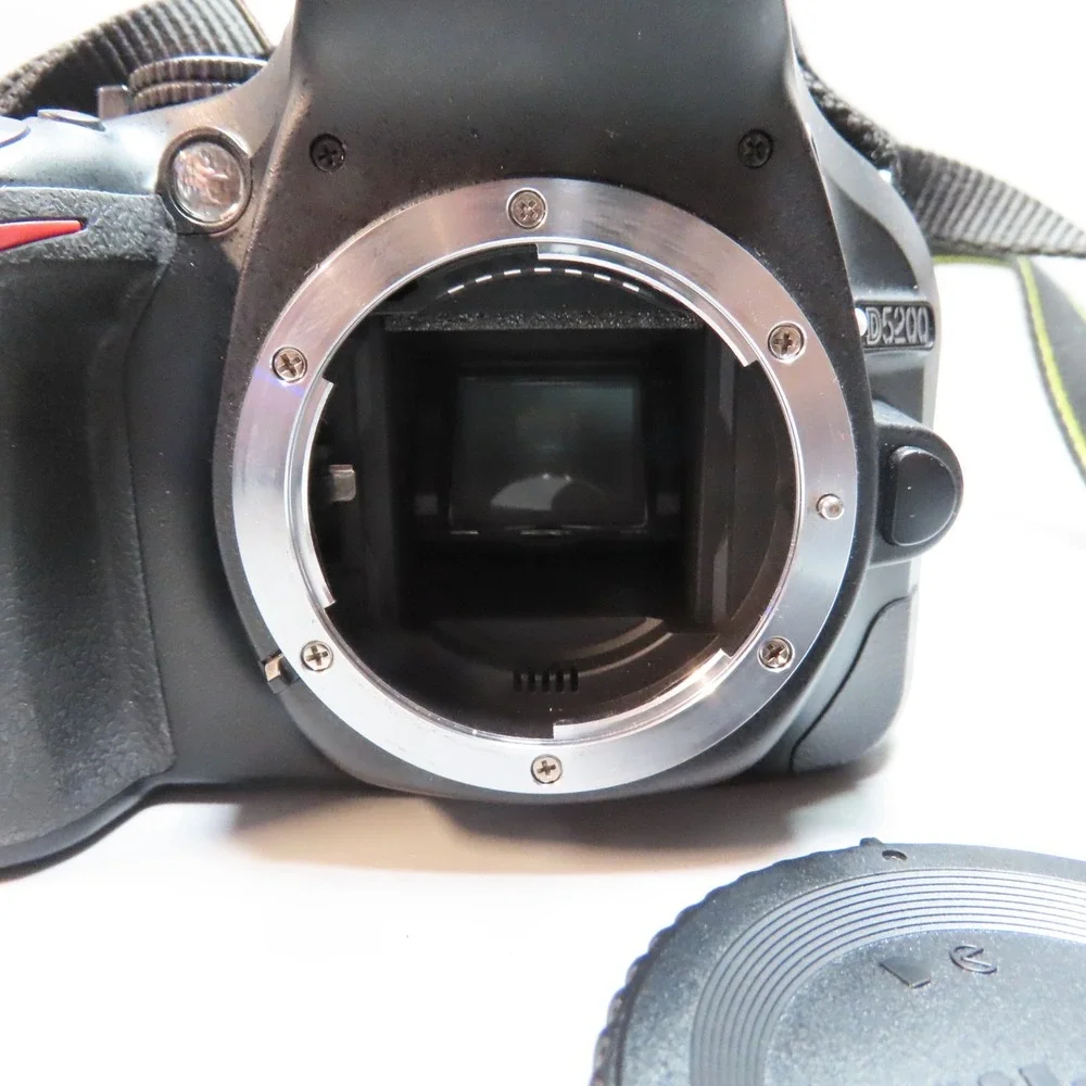 Nikon D5200 24.1MP DSLR Camera Body Only. Very Good‎ Condition